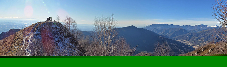 Vista panoramica verso il Costone (1195 m) a sx e il Canto Alto e la conca di Zogno a dx
